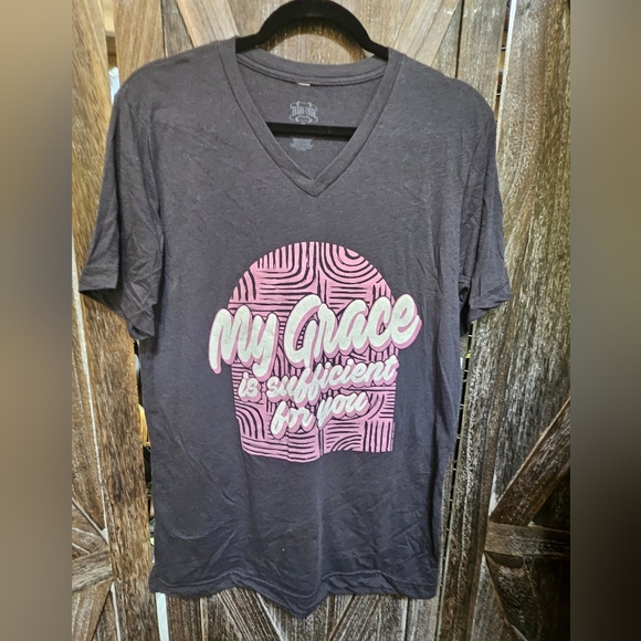 Texas True Threads Tops - NWT Gray and Pink Graphic Christian T-Shirt